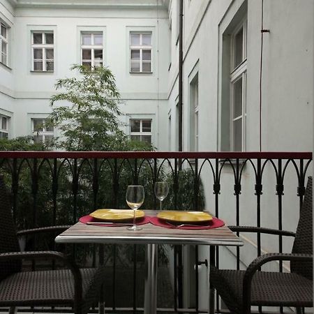 Quiet Apartment With Balcony Charles Bridge براغ المظهر الخارجي الصورة