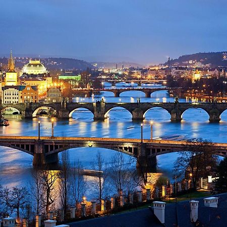 Quiet Apartment With Balcony Charles Bridge براغ المظهر الخارجي الصورة