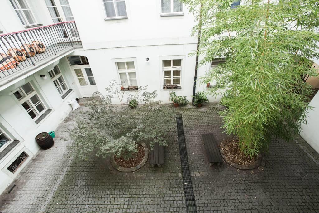 Quiet Apartment With Balcony Charles Bridge براغ المظهر الخارجي الصورة