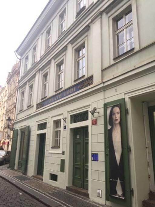 Quiet Apartment With Balcony Charles Bridge براغ المظهر الخارجي الصورة