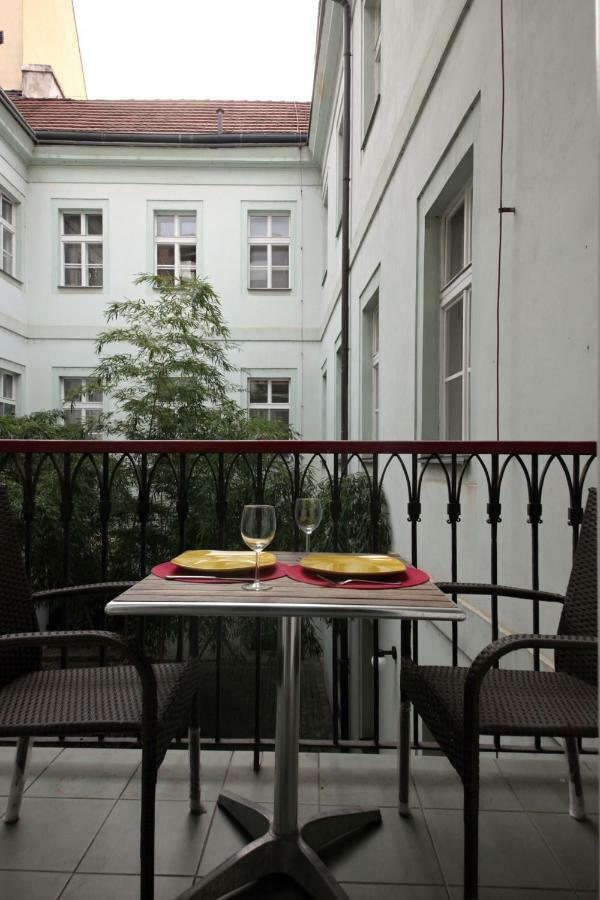 Quiet Apartment With Balcony Charles Bridge براغ المظهر الخارجي الصورة