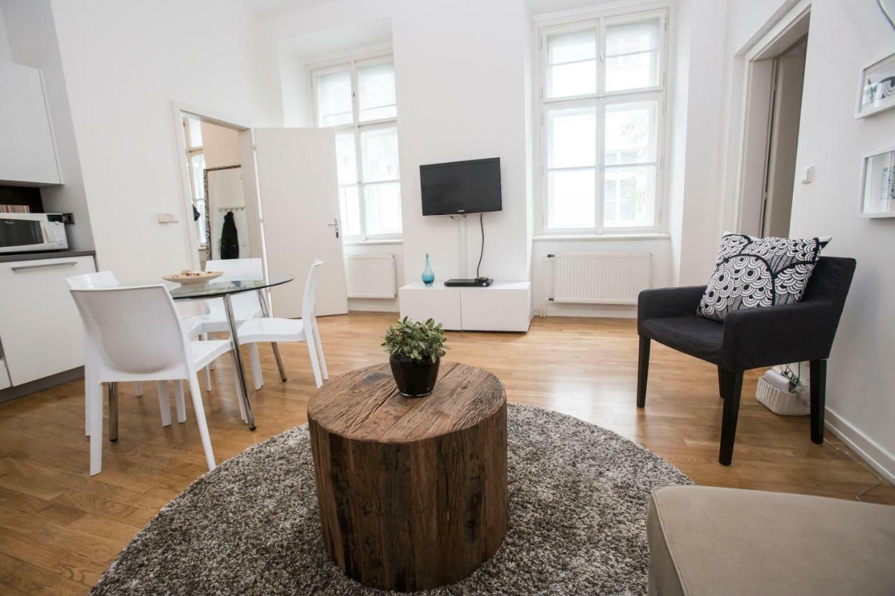 Quiet Apartment With Balcony Charles Bridge براغ المظهر الخارجي الصورة