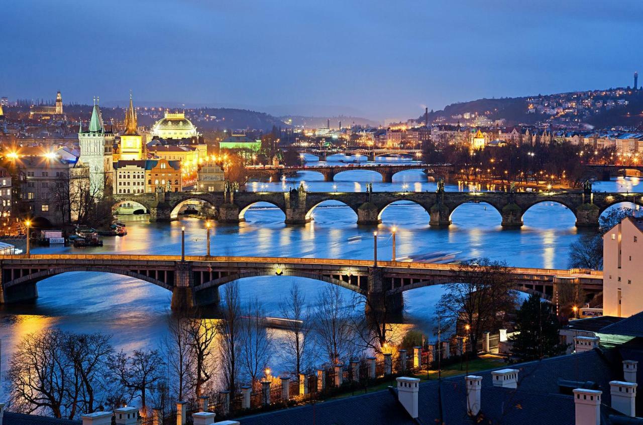Quiet Apartment With Balcony Charles Bridge براغ المظهر الخارجي الصورة