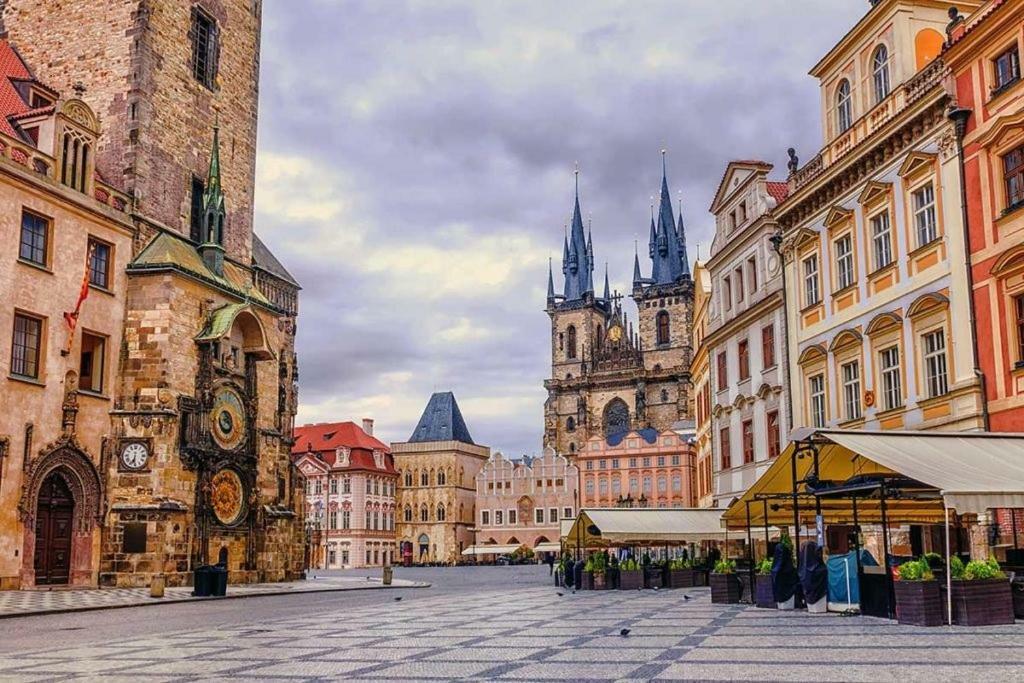 Quiet Apartment With Balcony Charles Bridge براغ المظهر الخارجي الصورة